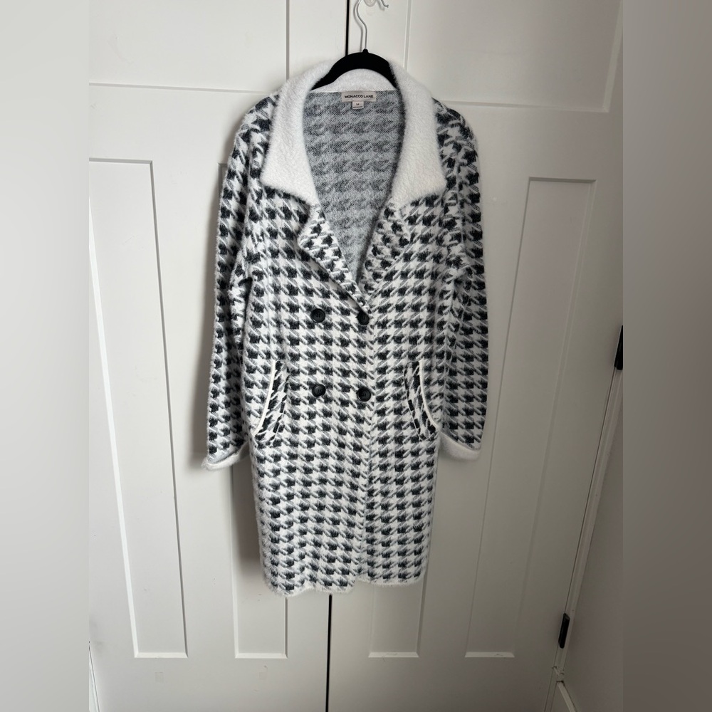 Monaco Lane Black and White Houndstooth Coat Cardigan. Size M. Like New!